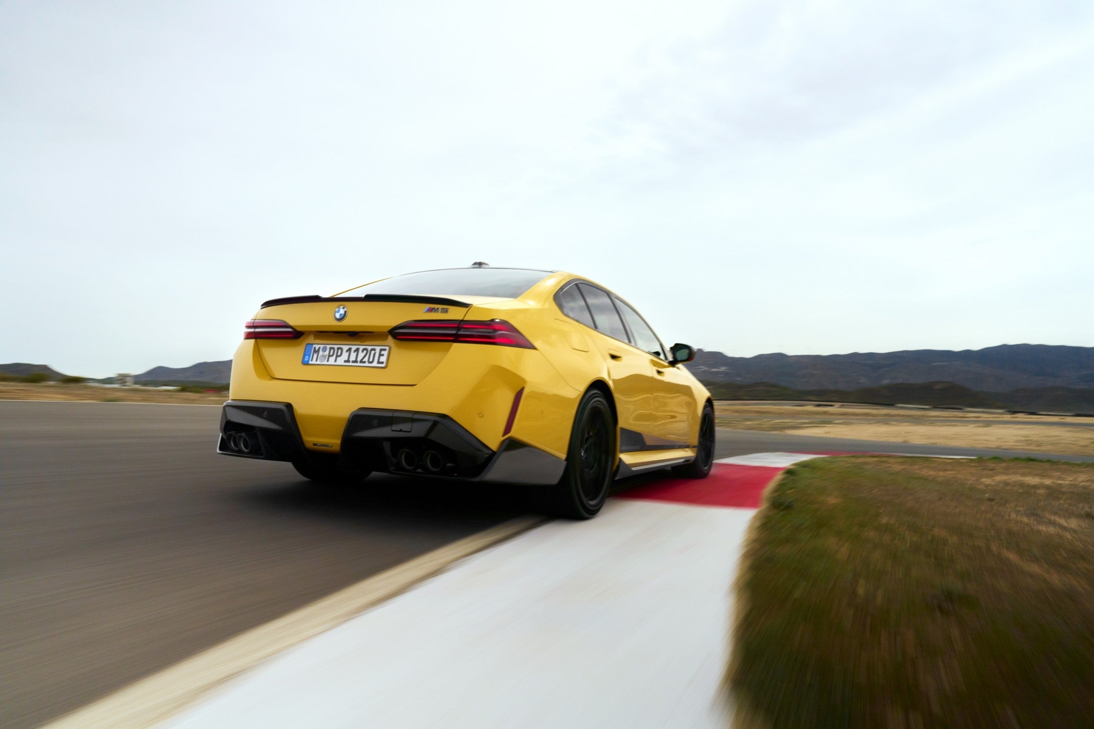 Diffusor BMW M5, zijkant