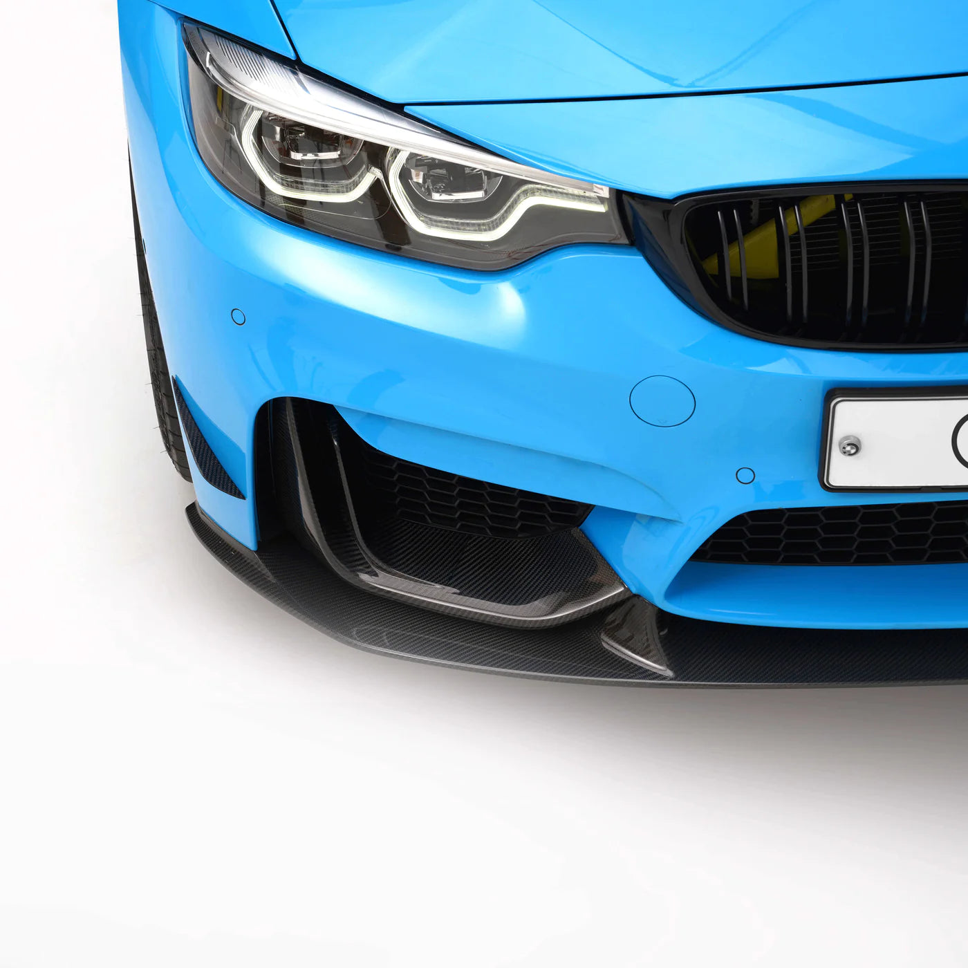 ADRO front bumper air duct cover in Carbon voor M3/M4